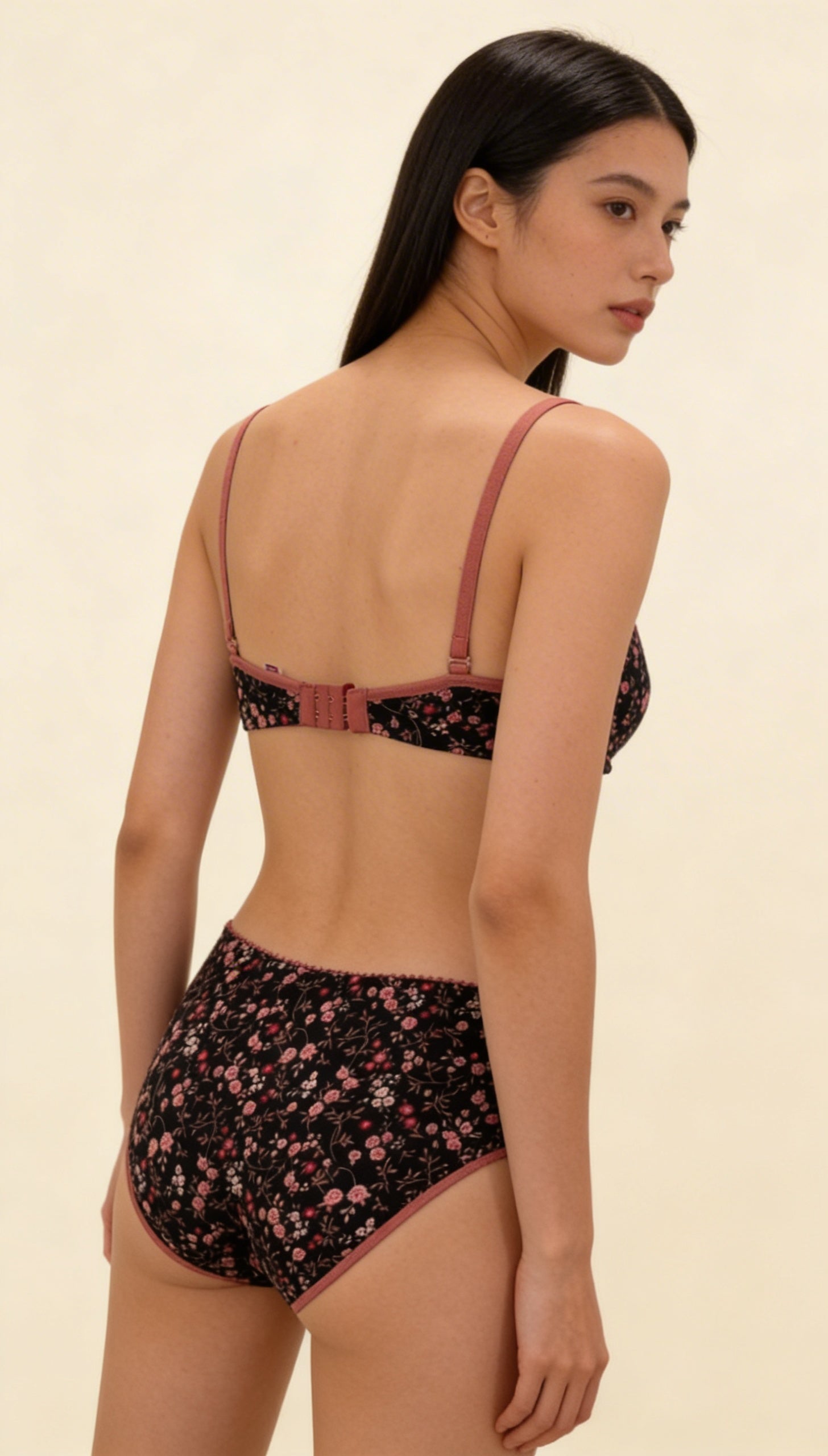Scarlet Muse Set in floral Black